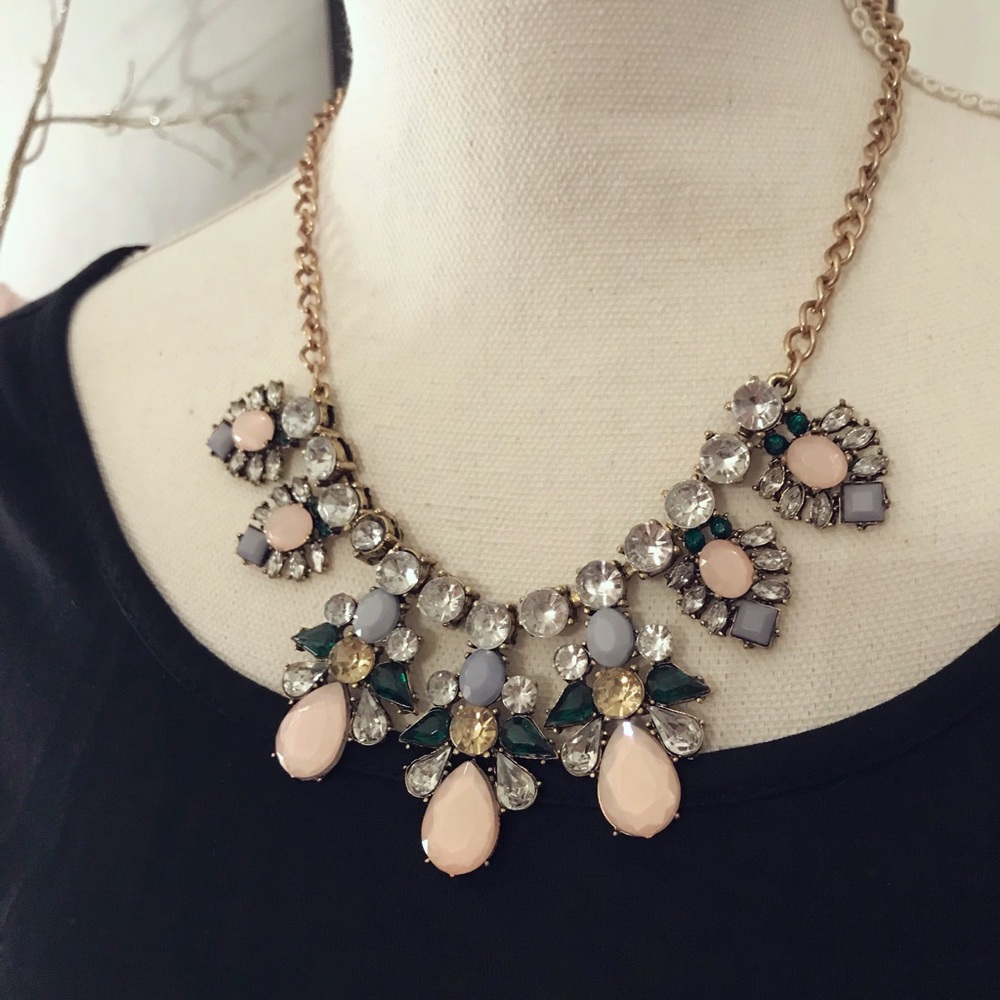 SOLD! 🙌Beautiful statement necklace